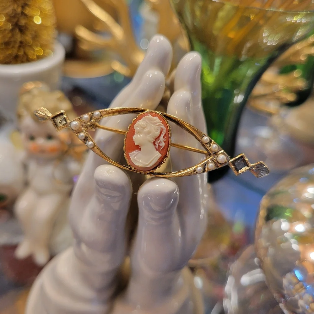 Cameo Brooch Faux Pearls Gold-tone ~ Pretty Vintage Look